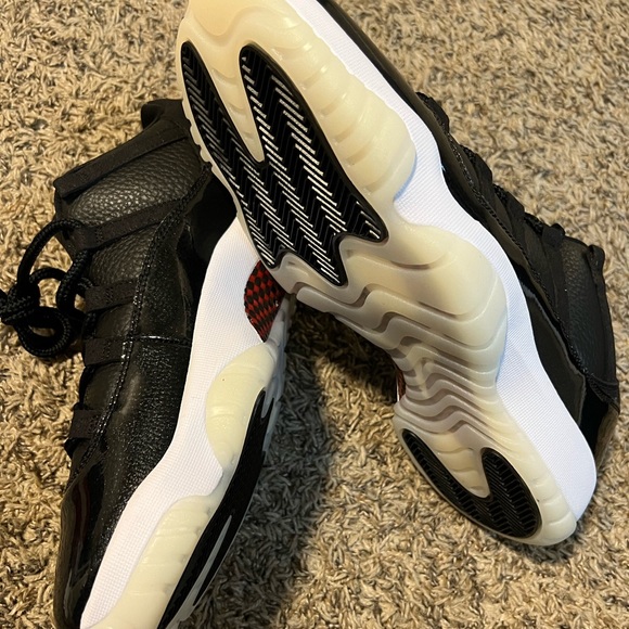 Jordan 11  72-10 low - Picture 4 of 4